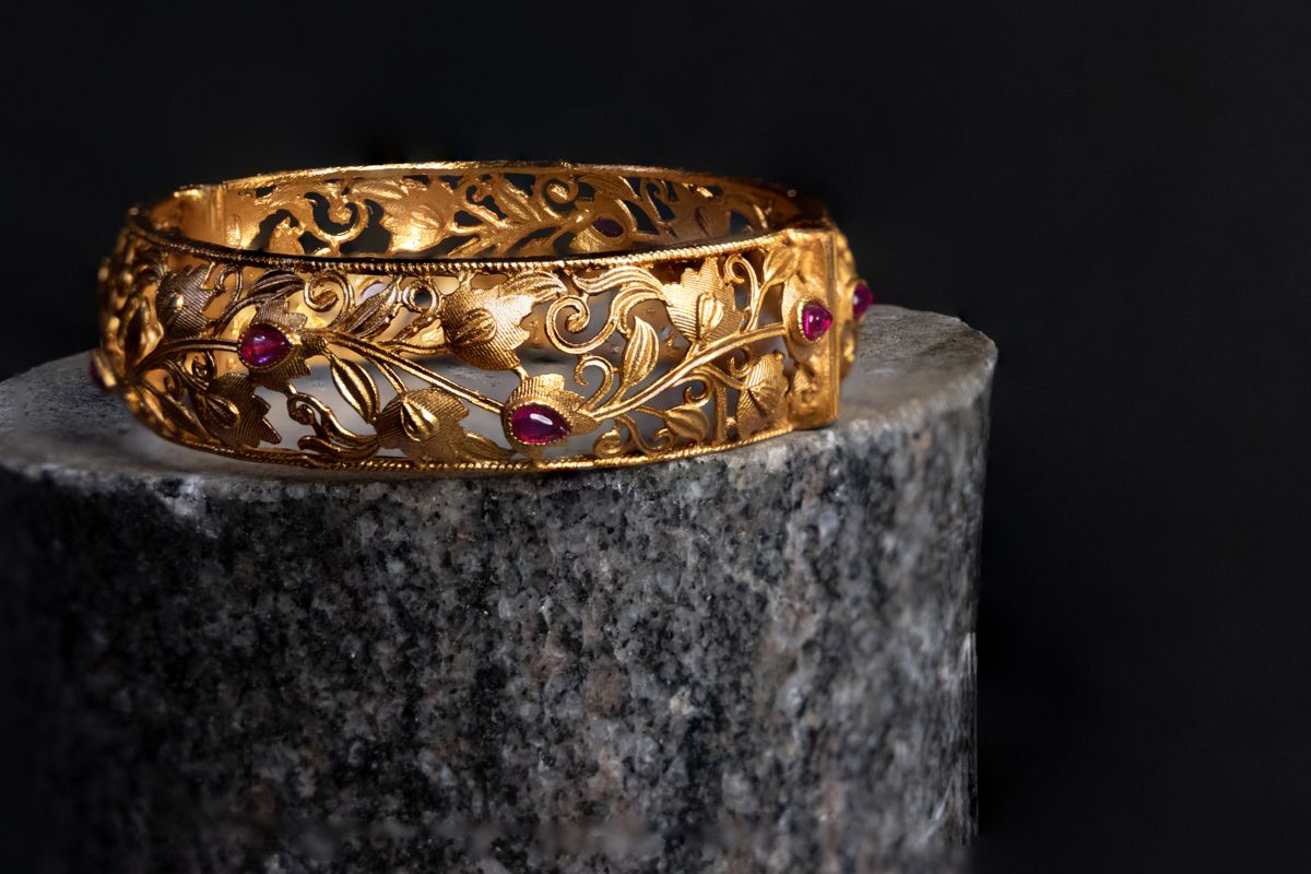 国际金价反弹带动国内金价回升 Au99.99重回936元/克 香港拟建黄金生态圈 双节备货升温